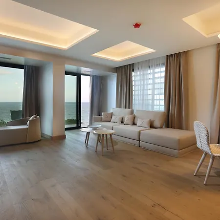 Cosmo بلاتجا ذارو