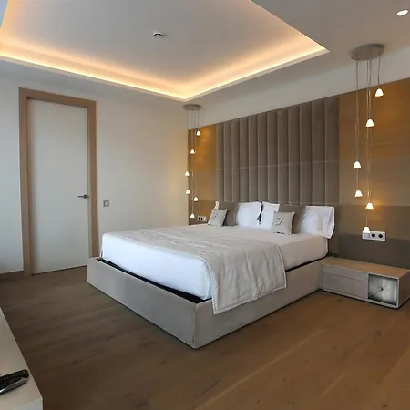 Cosmo بلاتجا ذارو