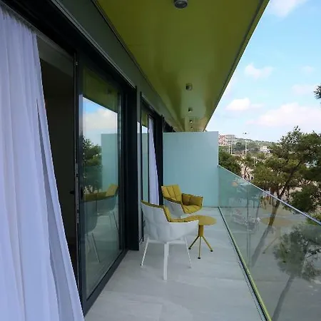 Cosmo Aparthotel 4*