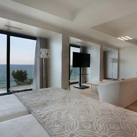 Cosmo Aparthotel 4*